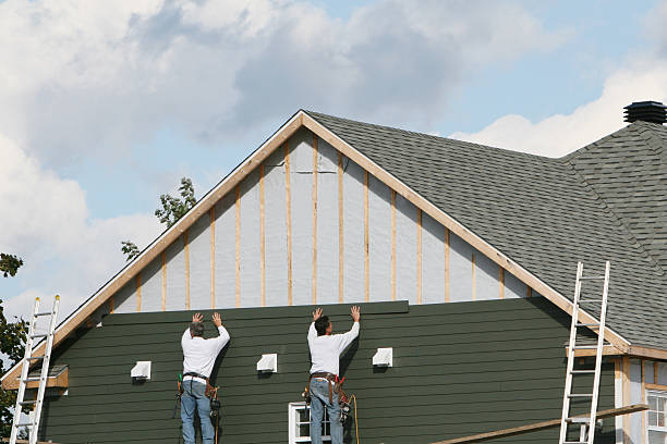 Professional Siding technician working in Unionville, VA